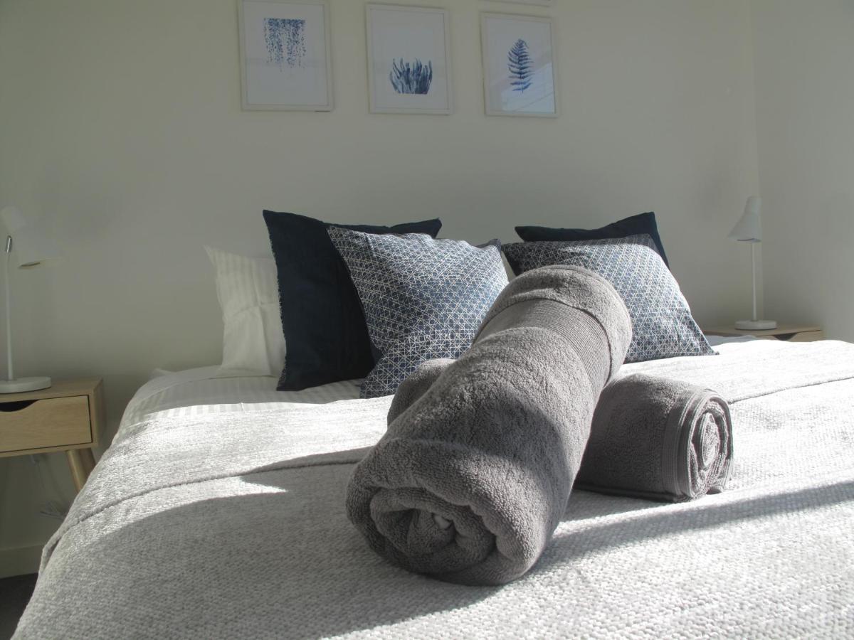 Modern 3 Bedroom Apt With Free Parking, Netflix, Wifi & Welcome Wine By Bnb Pro Melbourne Luaran gambar