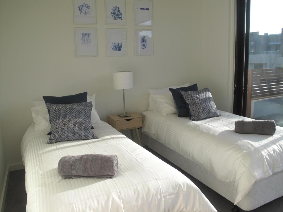 Modern 3 Bedroom Apt With Free Parking, Netflix, Wifi & Welcome Wine By Bnb Pro Melbourne Luaran gambar