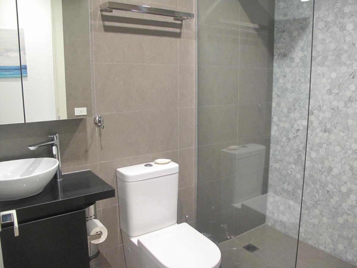Modern 3 Bedroom Apt With Free Parking, Netflix, Wifi & Welcome Wine By Bnb Pro Melbourne Luaran gambar