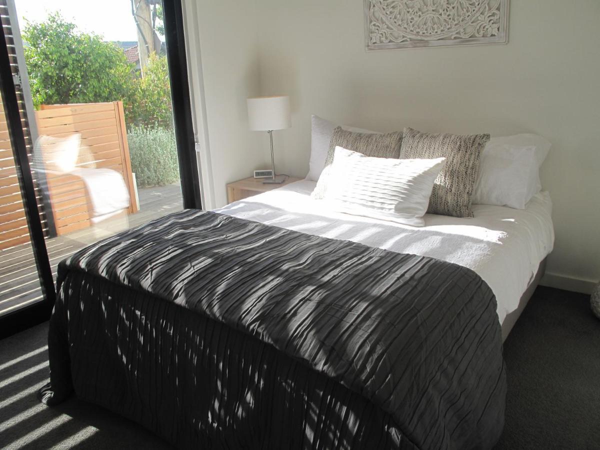 Modern 3 Bedroom Apt With Free Parking, Netflix, Wifi & Welcome Wine By Bnb Pro Melbourne Luaran gambar