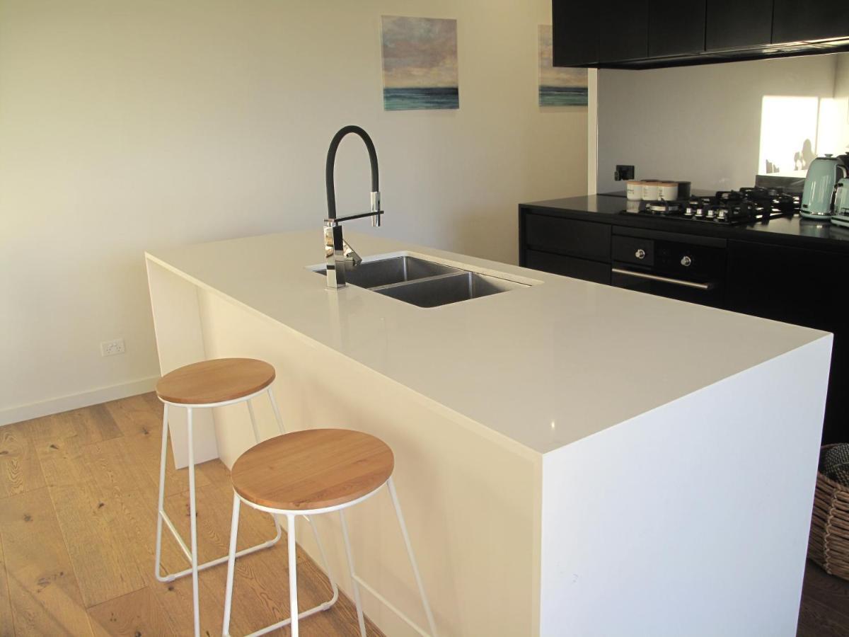 Modern 3 Bedroom Apt With Free Parking, Netflix, Wifi & Welcome Wine By Bnb Pro Melbourne Luaran gambar