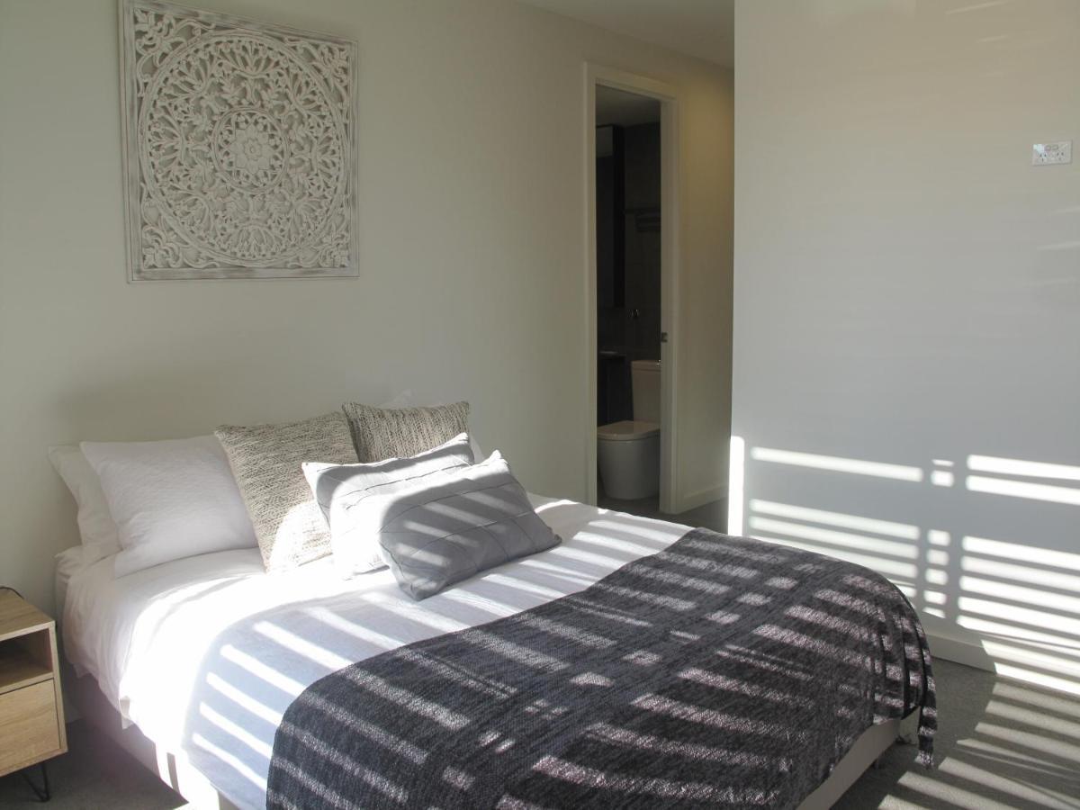 Modern 3 Bedroom Apt With Free Parking, Netflix, Wifi & Welcome Wine By Bnb Pro Melbourne Luaran gambar