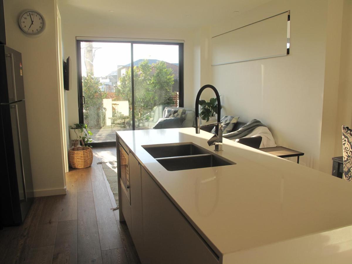 Modern 3 Bedroom Apt With Free Parking, Netflix, Wifi & Welcome Wine By Bnb Pro Melbourne Luaran gambar