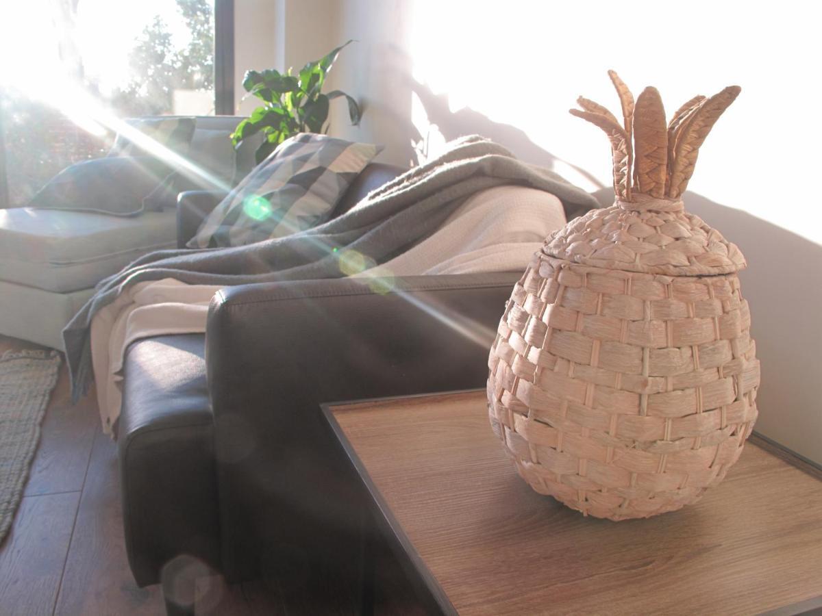 Modern 3 Bedroom Apt With Free Parking, Netflix, Wifi & Welcome Wine By Bnb Pro Melbourne Luaran gambar