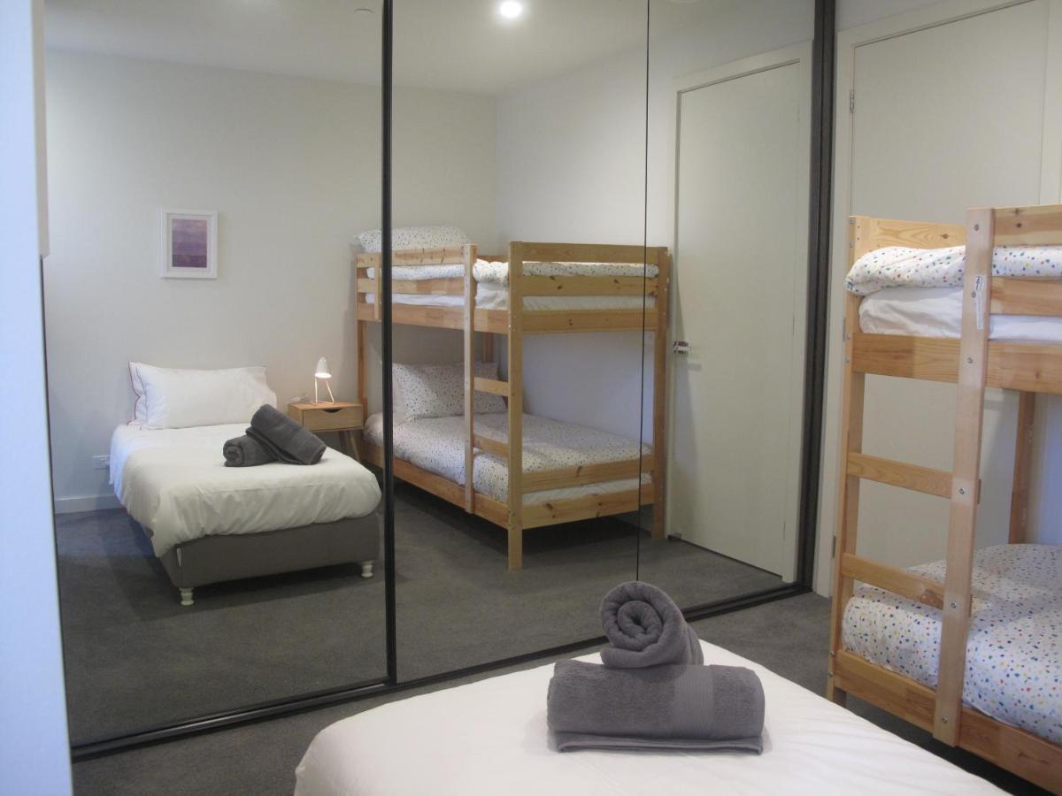 Modern 3 Bedroom Apt With Free Parking, Netflix, Wifi & Welcome Wine By Bnb Pro Melbourne Luaran gambar