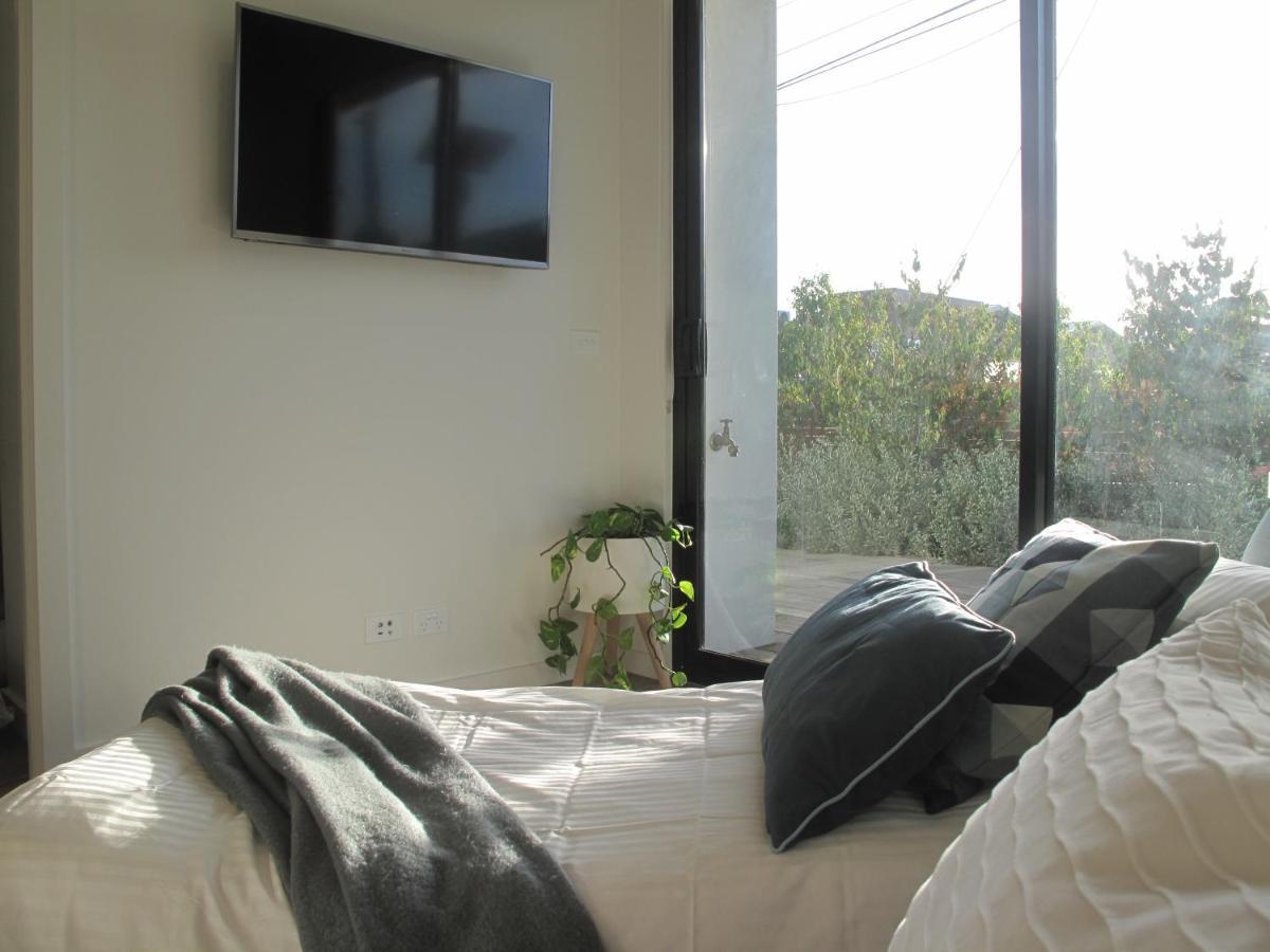 Modern 3 Bedroom Apt With Free Parking, Netflix, Wifi & Welcome Wine By Bnb Pro Melbourne Luaran gambar