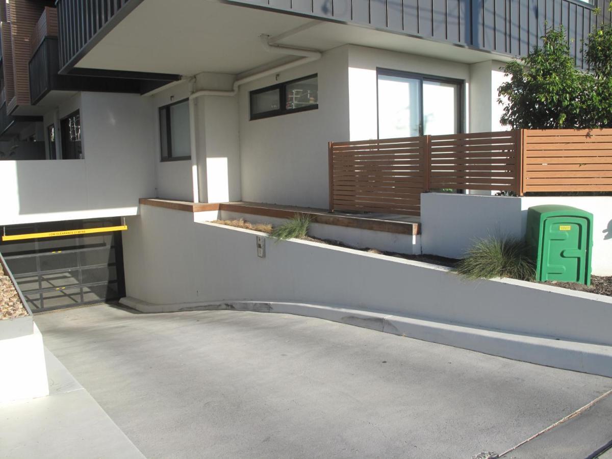 Modern 3 Bedroom Apt With Free Parking, Netflix, Wifi & Welcome Wine By Bnb Pro Melbourne Luaran gambar